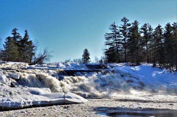 Winter at Lampson falls (Credit: Wm.Hill/Hiking the trail to Yesterday)
