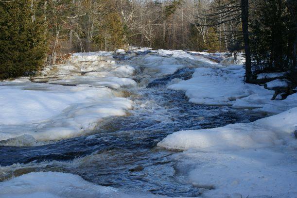 1st falls in winter (Credit: Wm.Hill/Hiking the trail to Yesterday)