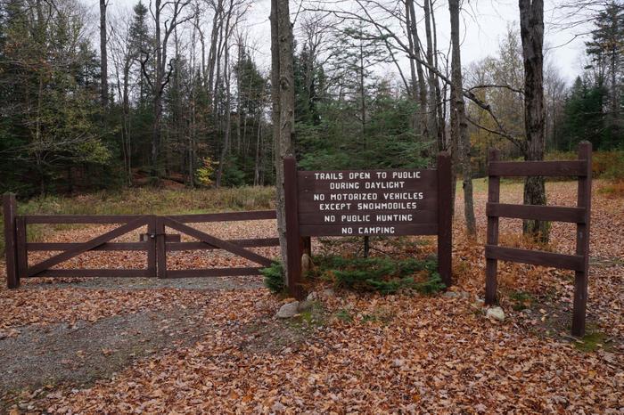 Trailhead (Credit: Hiking the Trail to Yesterday)