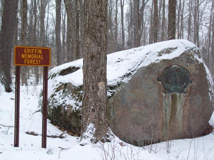 The Memorial Stone (Credit: https://hikingthetrailtoyesterday.wordpress.com/)