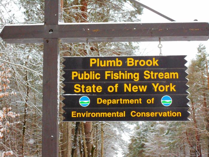 The trailhead starts here. (Credit: https://hikingthetrailtoyesterday.wordpress.com/)