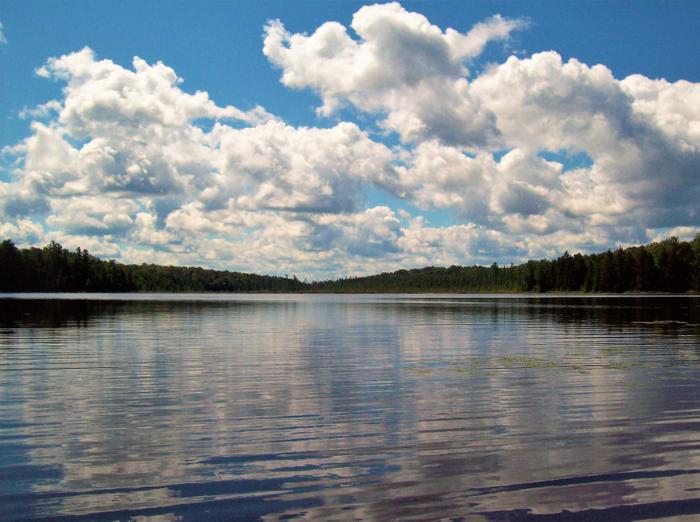 Tooley Pond is a perfect place for beginners to hone their skills. (Credit: https://hikingthetrailtoyesterday.wordpress.com/)