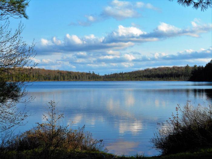 Tooley Pond from the hand launch (Credit: https://hikingthetrailtoyesterday.wordpress.com/)
