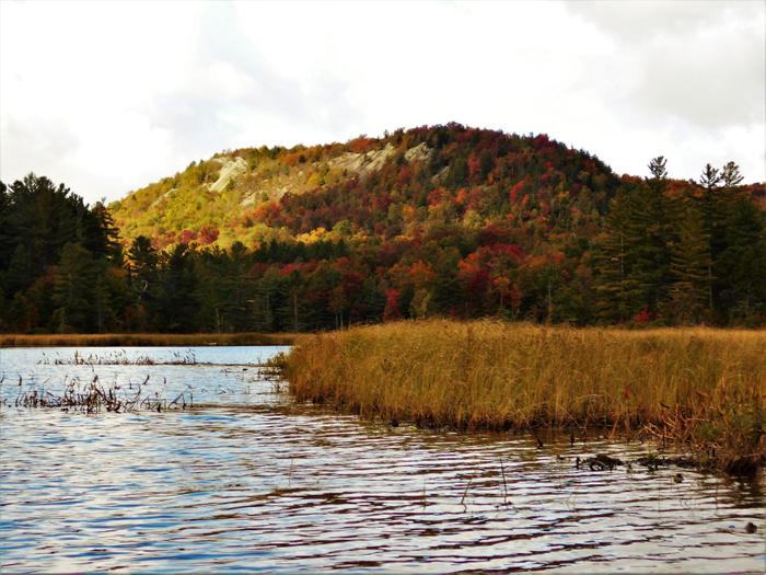 Views of the overlook from the Bog River (Credit: https://hikingthetrailtoyesterday.wordpress.com/)