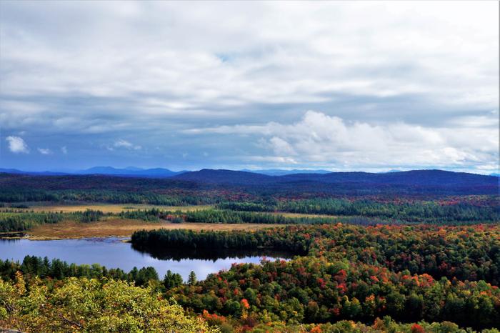 Views of Hitchen's Pond (Credit: https://hikingthetrailtoyesterday.wordpress.com/)