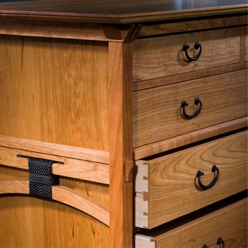 Tansu style seven drawer dresser.