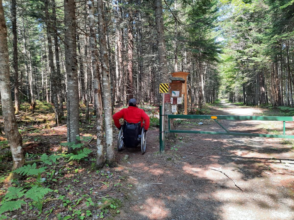 Enock making his way around the gate. Photo credit: Enock Glidden