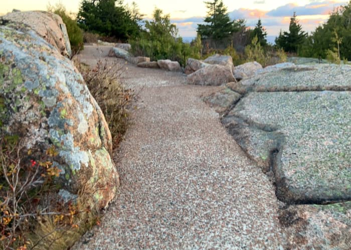 Narrow spot on accessible pathway (Credit: Hope Rowan)