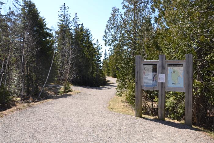 Trailhead near Visitor Center (Credit: Nicole Grohoski)