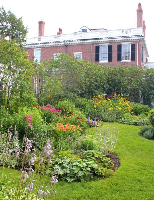 Formal gardens of Woodlawn (Credit: Woodlawn Museum)