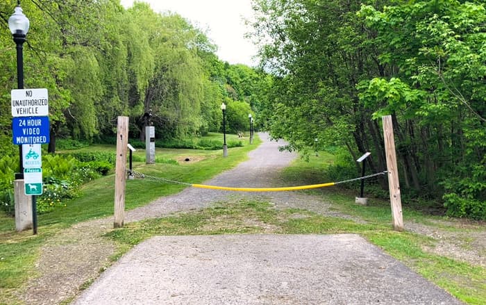 Trailhead at North Street Parking Lot (Credit: Hope Rowan)
