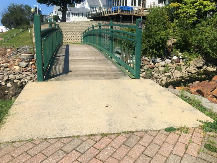 3-ft wide footbridge just west of US-1 bridge