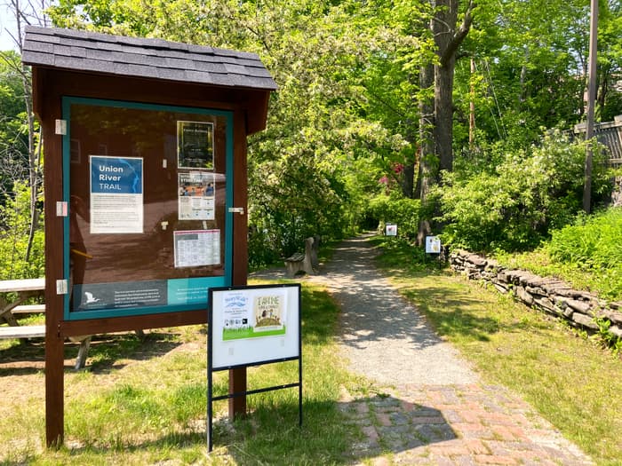 Trailhead Kiosk (Credit: Hope Rowan)