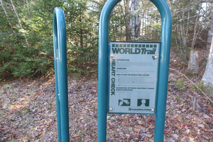 Instructions at trailhead (Credit: Hope Rowan)