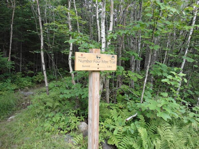 Beautiful new signage for trailhead (Credit: Remington34)