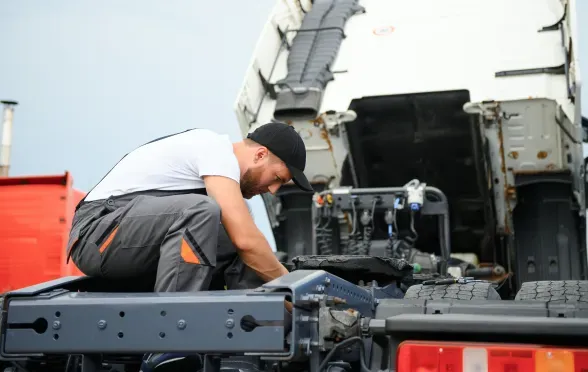 24/7 Emergency <span class="color-yellow">Roadside Assistance</span>