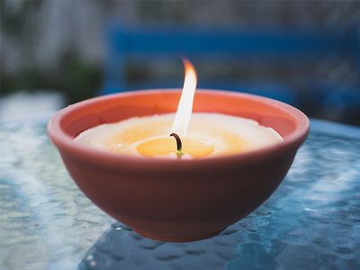 citronella candle to repel mosquitoes