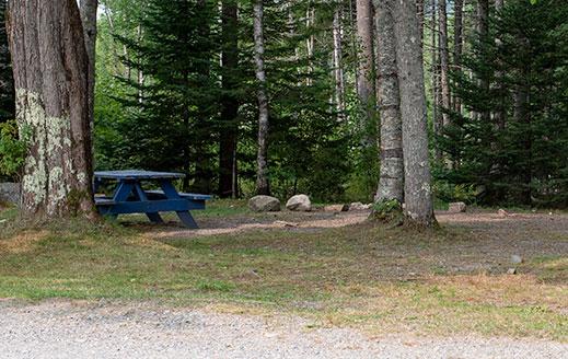 picnic table area for smuggler's den tenting sites