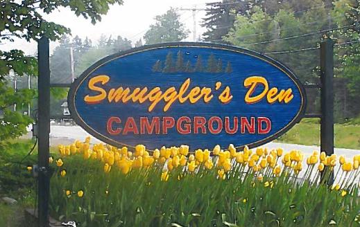 road sign for smuggler's den campground