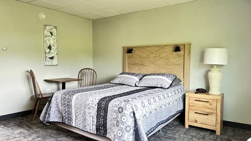 Queen Rooms