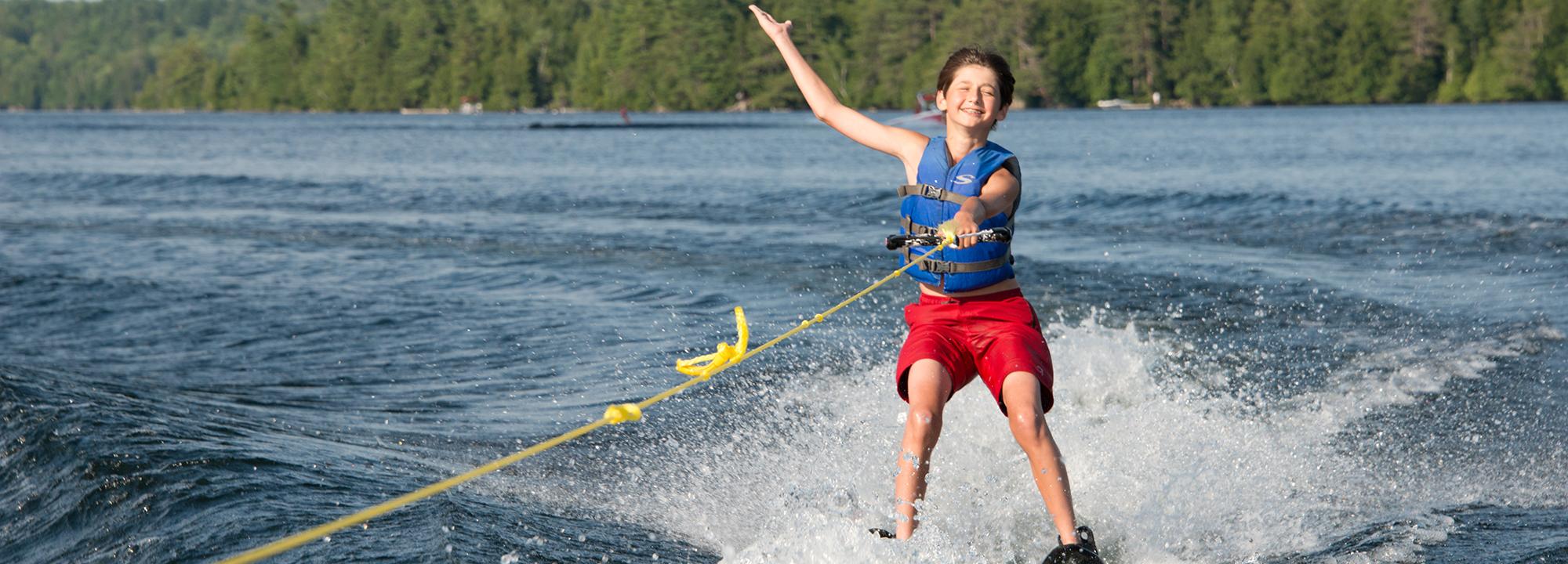 Waterskiiing Wave