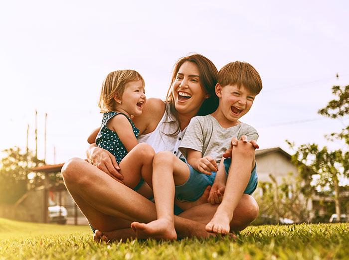 norfolk va family enjoying pest-free backyard