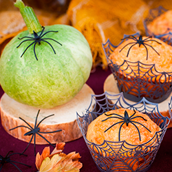 halloween decorative spiders on cupcakes