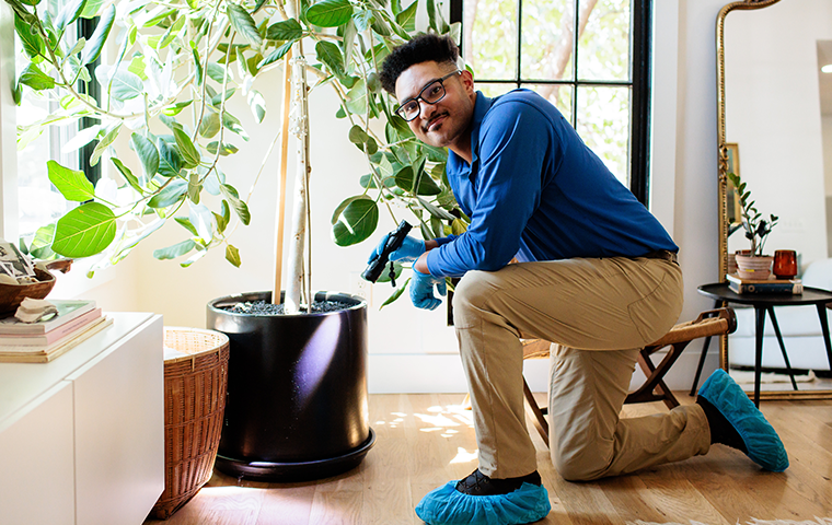nashville pest control technician greeting happy homeowner