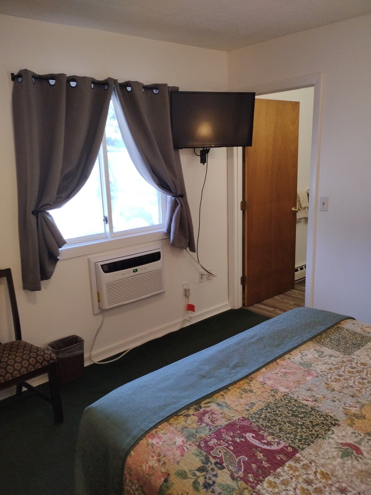 motel room with queen size beds near acadia national park