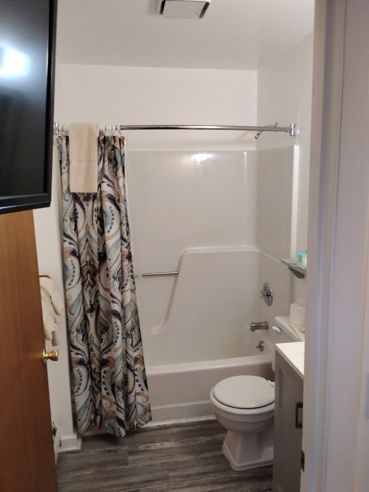 clean bathrooms for lodging in acadia national park