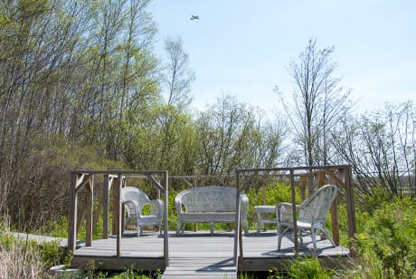 outdoor patio at motel in trenton, maine
