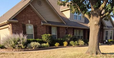 house with dead lawn
